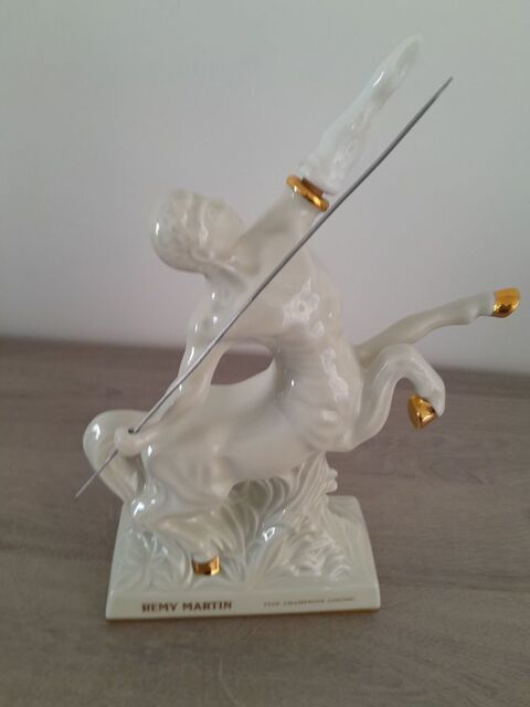 CENTAURE VIDE REMY MARTIN EN PORCELAINE T 0627473514
Jarnac (16)