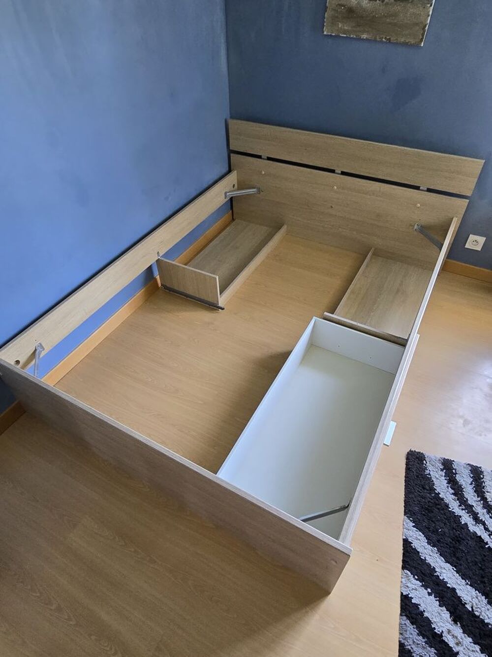 Lit double en bois Meubles
