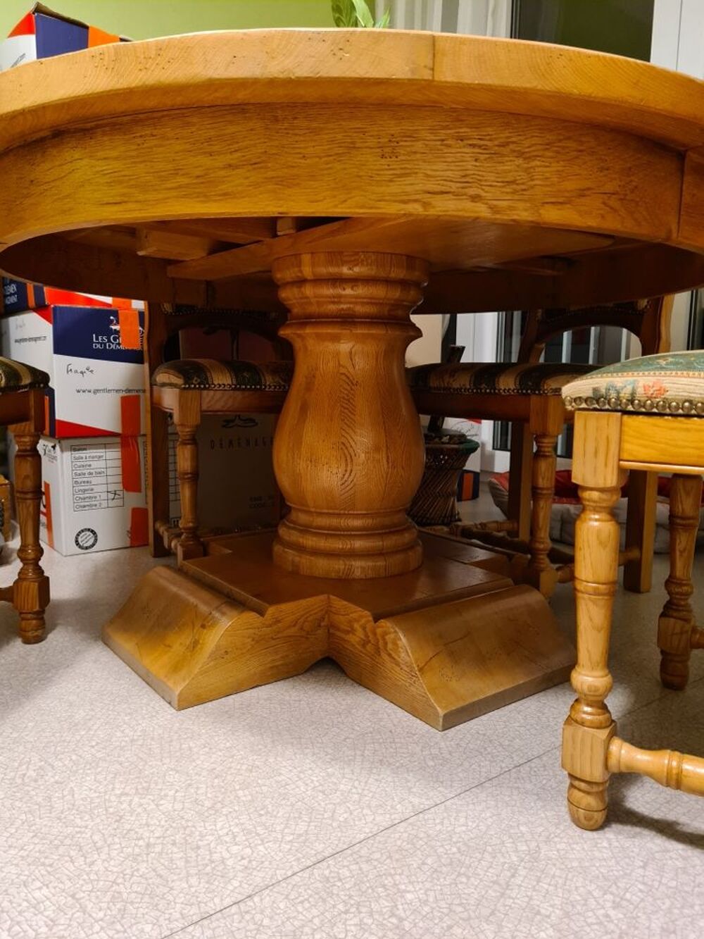 Table en ch&ecirc;ne et 4 chaises Meubles