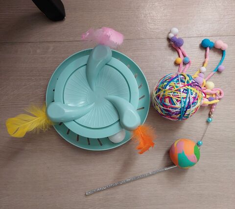 Lot de jouets NEUFS pour chats et une gamelle rose 10 36000 Ch�teauroux