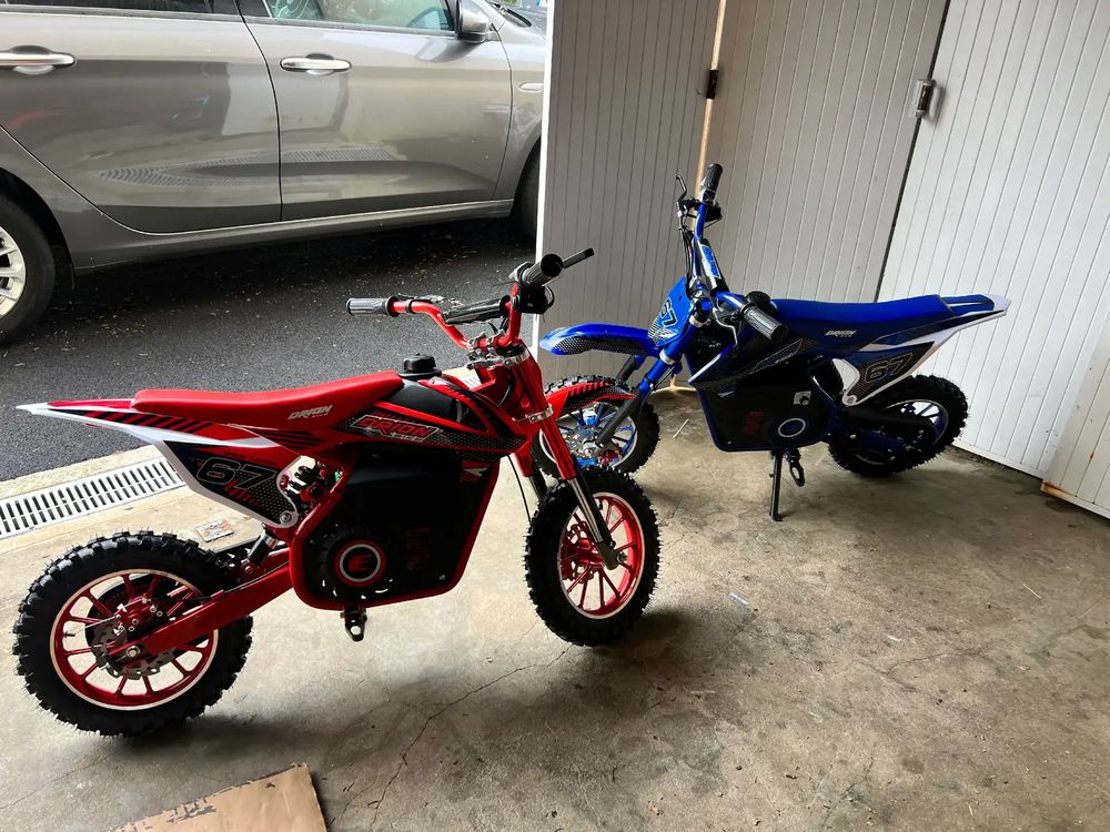 Moto &eacute;lectrique pour enfants 1000w avec 3 vitesse r&eacute;glable Sports