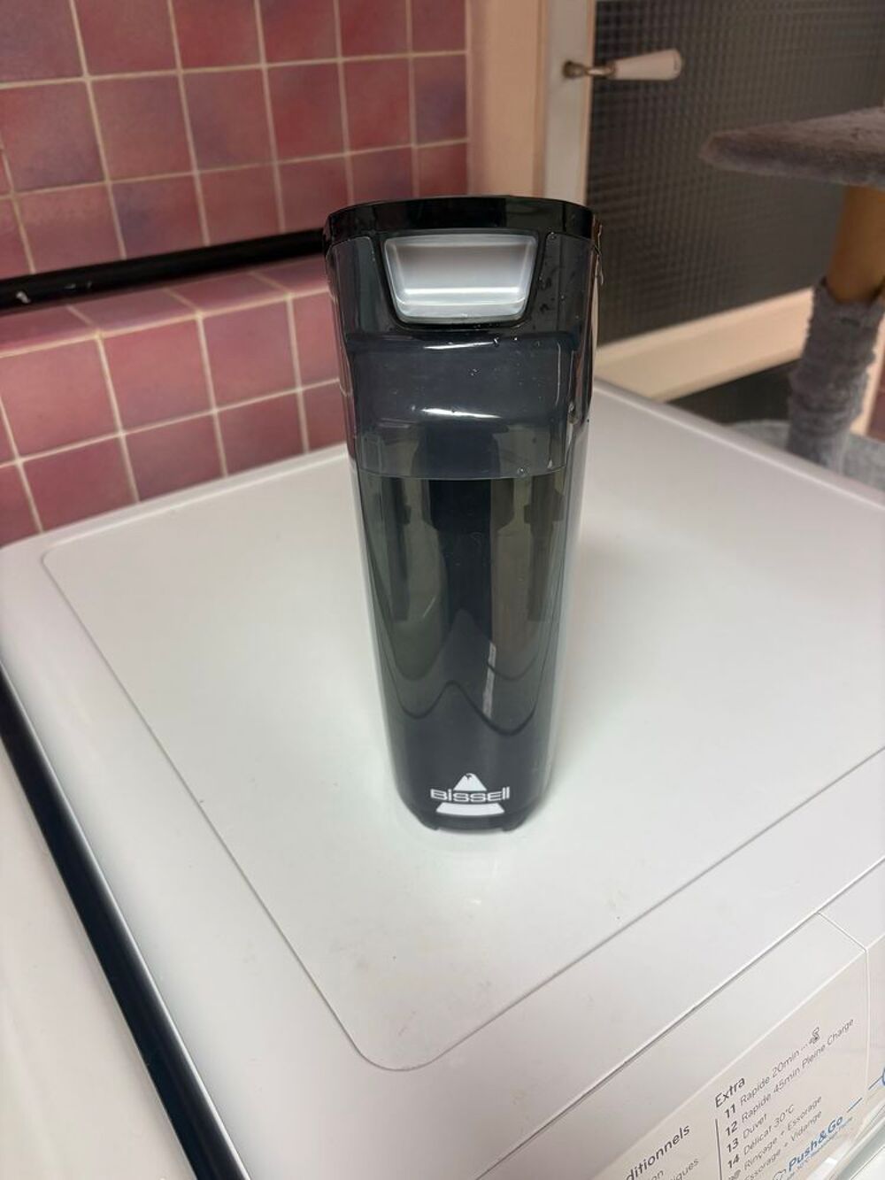 Aspirateur laveur BISSELL- Aspire et lave- Tr&egrave;s bon &eacute;tat Electrom�nager