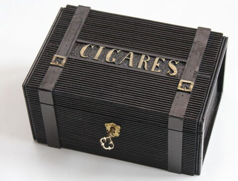 Coffret ancien en bois noirci CIGARES
vers 1900 60 Issy-les-Moulineaux (92)