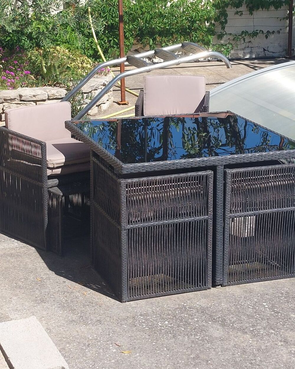 Salon de jardin r&eacute;sine tress&eacute;e avec table et fauteuils Jardin