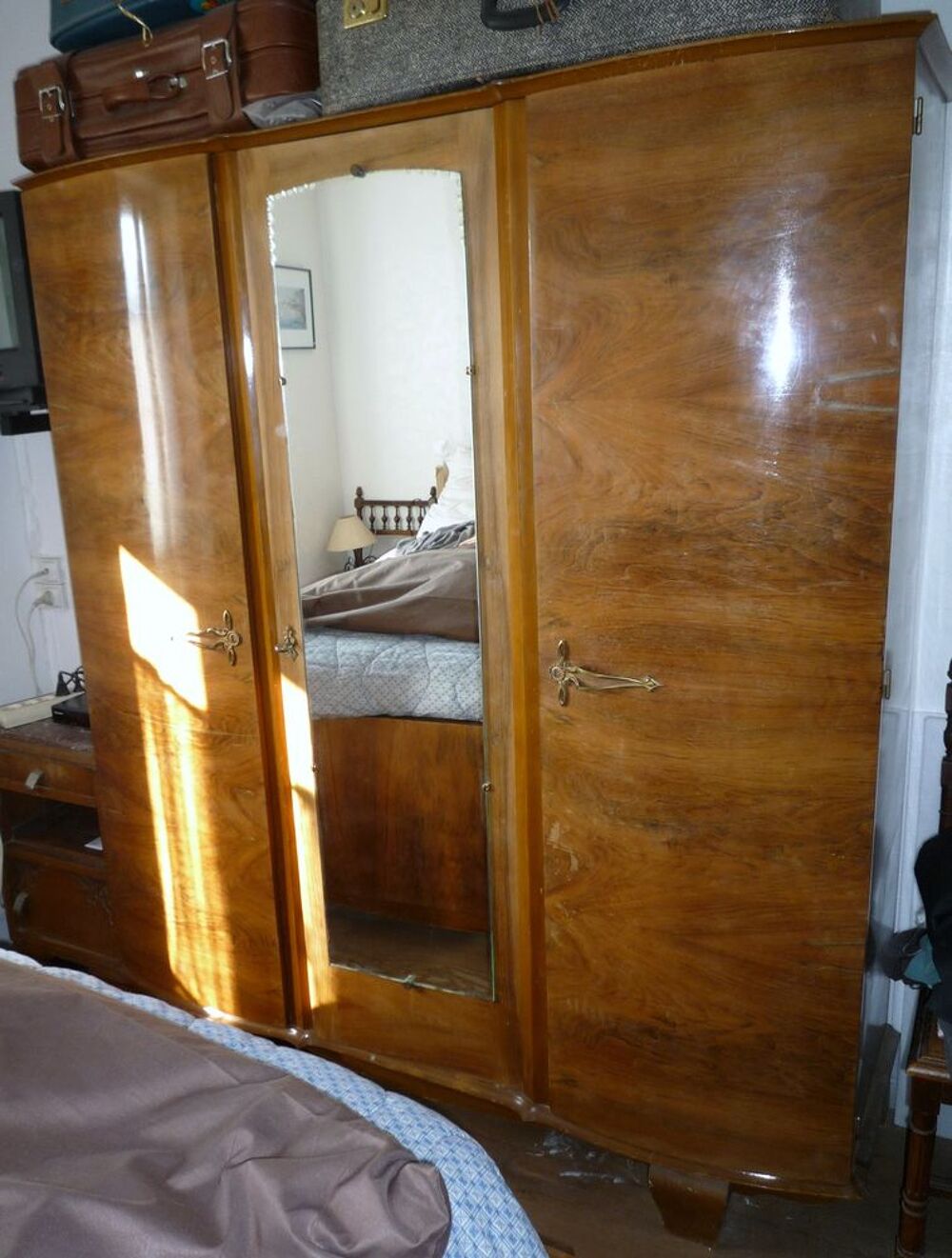 Chambre Compl&egrave;te en noyer 
Meubles