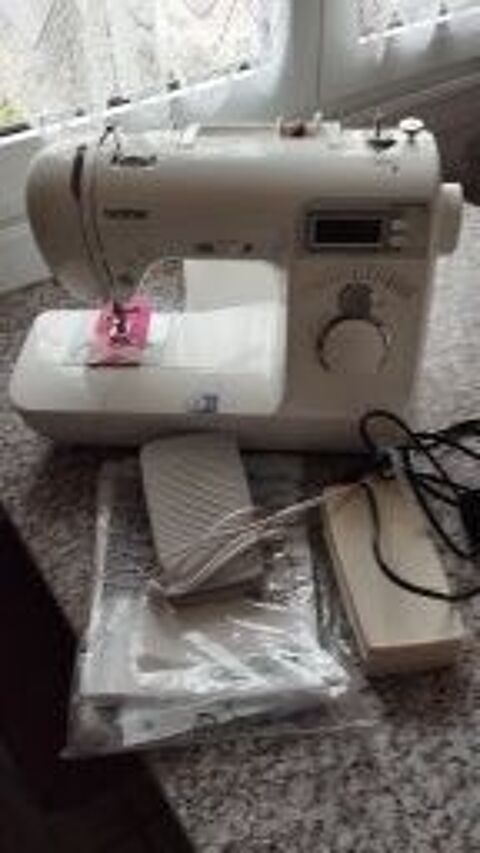 Machine  coudre Brother 220 Gauchy (02)