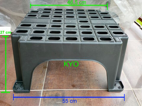 MGI Marchepied simple 1 marche noir gris plastique tabouret 12 Foncine-le-Haut (39)