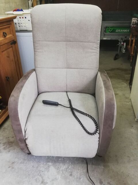 fauteuil électrique relax état neuf peu servi . 850 Les Ponts-de-Cé (49)