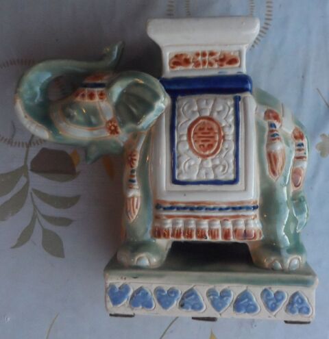 Éléphant ancien en céramique vitrée état comme neuf
50 Castries (34)