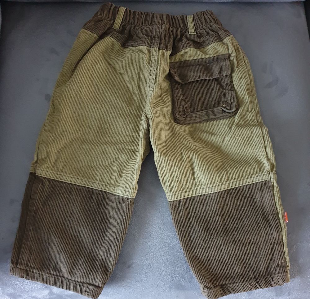 Pantalon vert kaki en velours c&ocirc;tel&eacute; ?18 mois Vêtements enfants