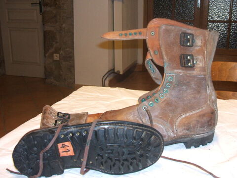   Rangers neufs (  stock  de l'arme franaise ) 40 et 41.
19 Lalevade-d'Ardche (07)