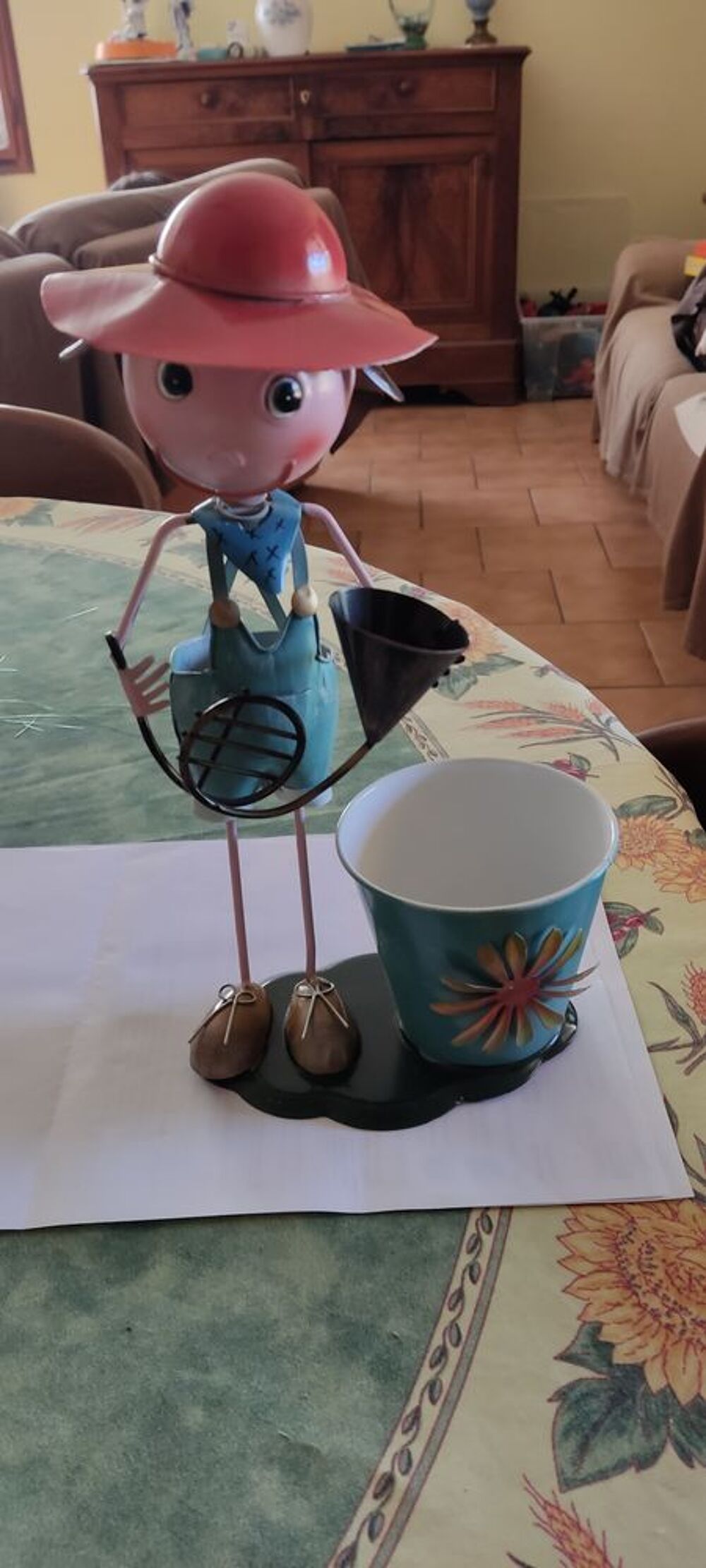 Figurine cache pot en t&ocirc;le Décoration