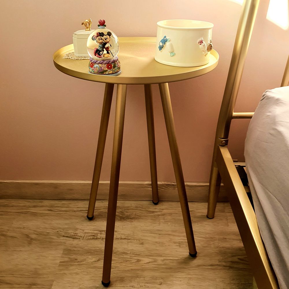 Table de chevet laiton. Meubles