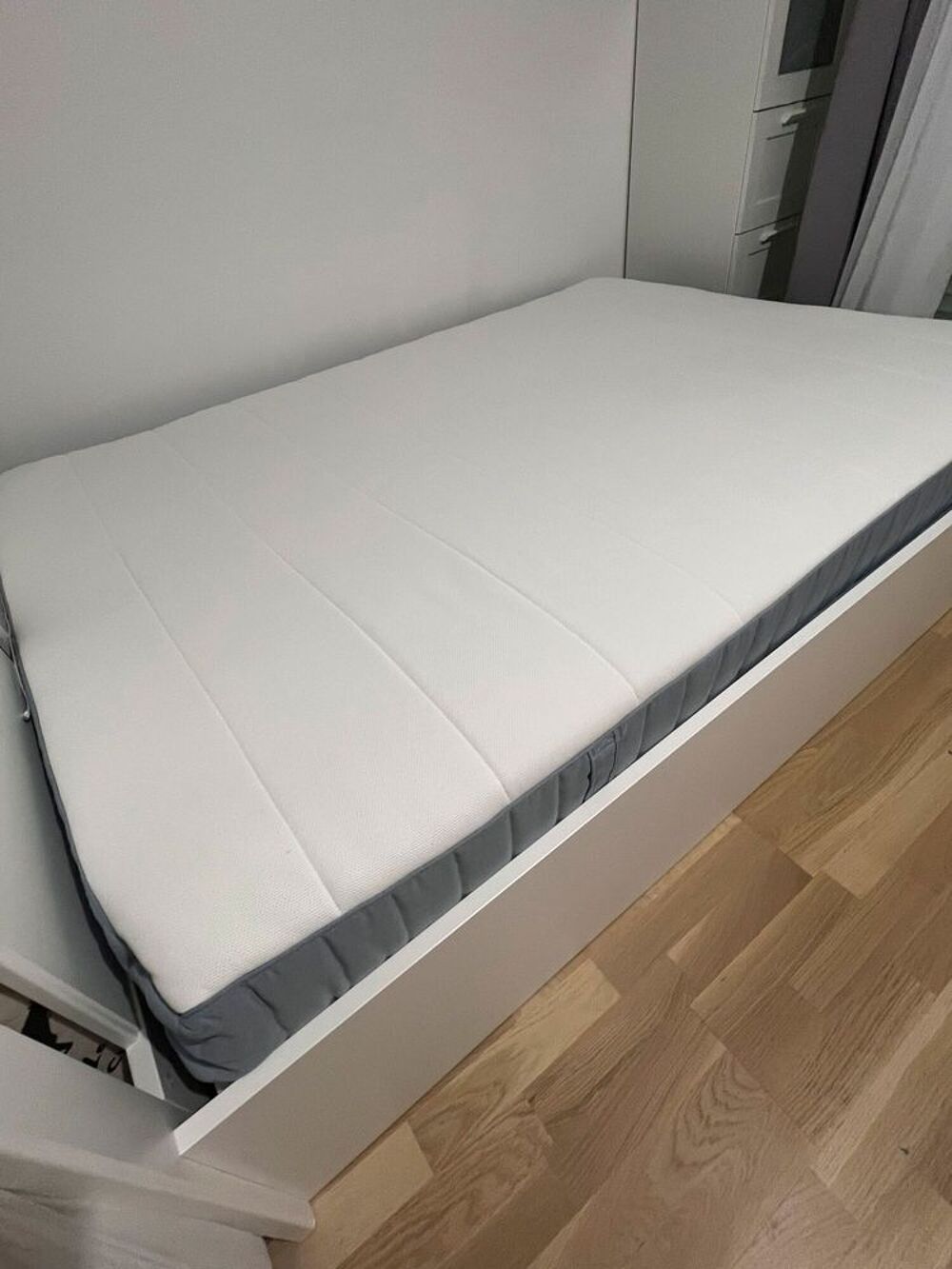 Matelas 140x200 &agrave; ressorts ensach&eacute;s tr&egrave;s bon &eacute;tat liquidatio Meubles
