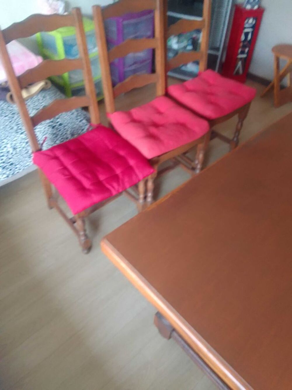 bahut et table et chaises Meubles