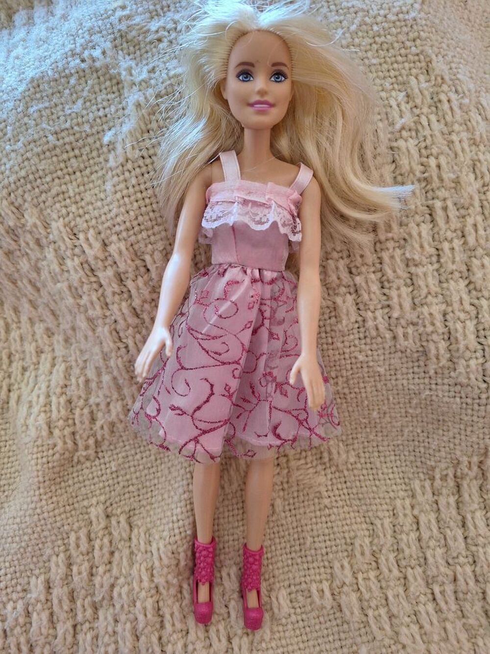5 poup&eacute;es Barbie Jeux / jouets
