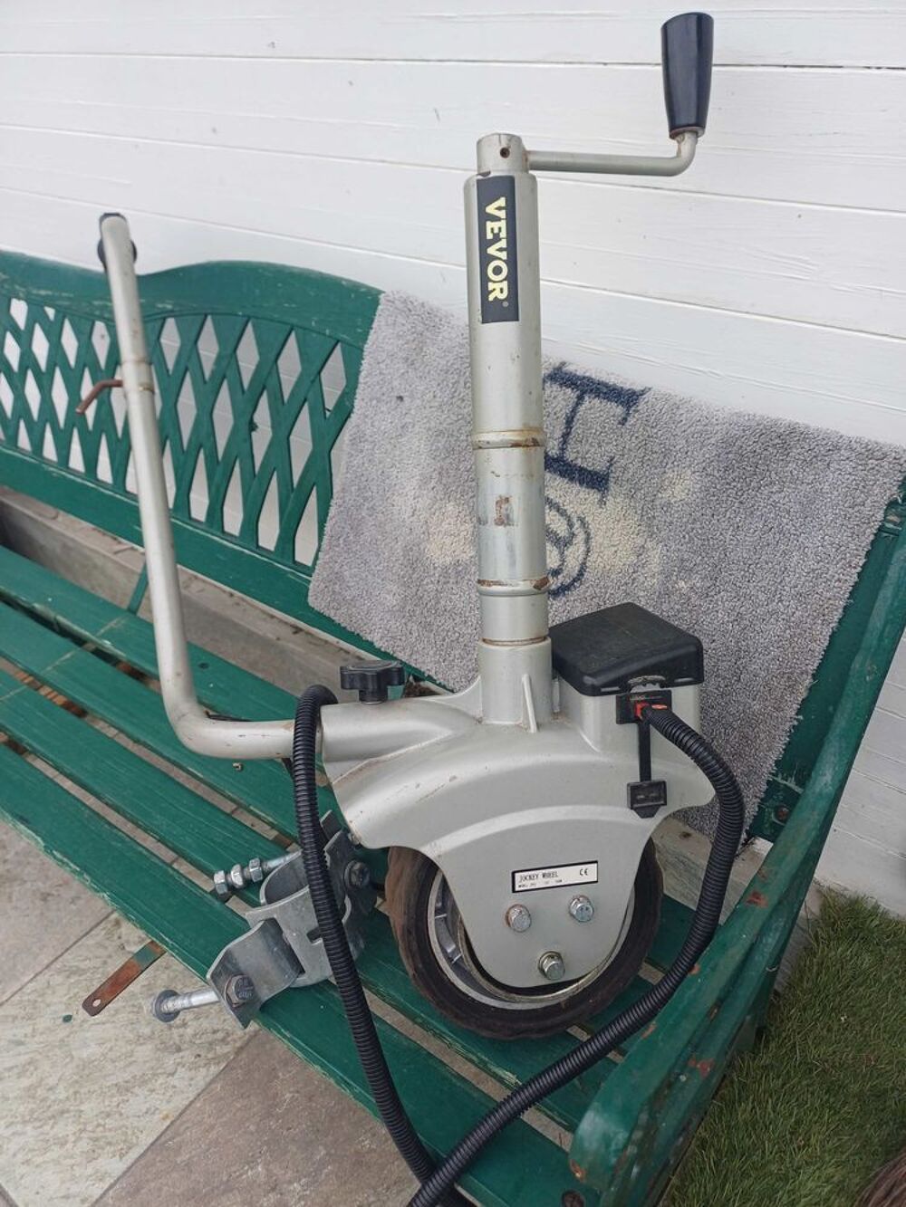   roue jockey a moteur 12 volte 
