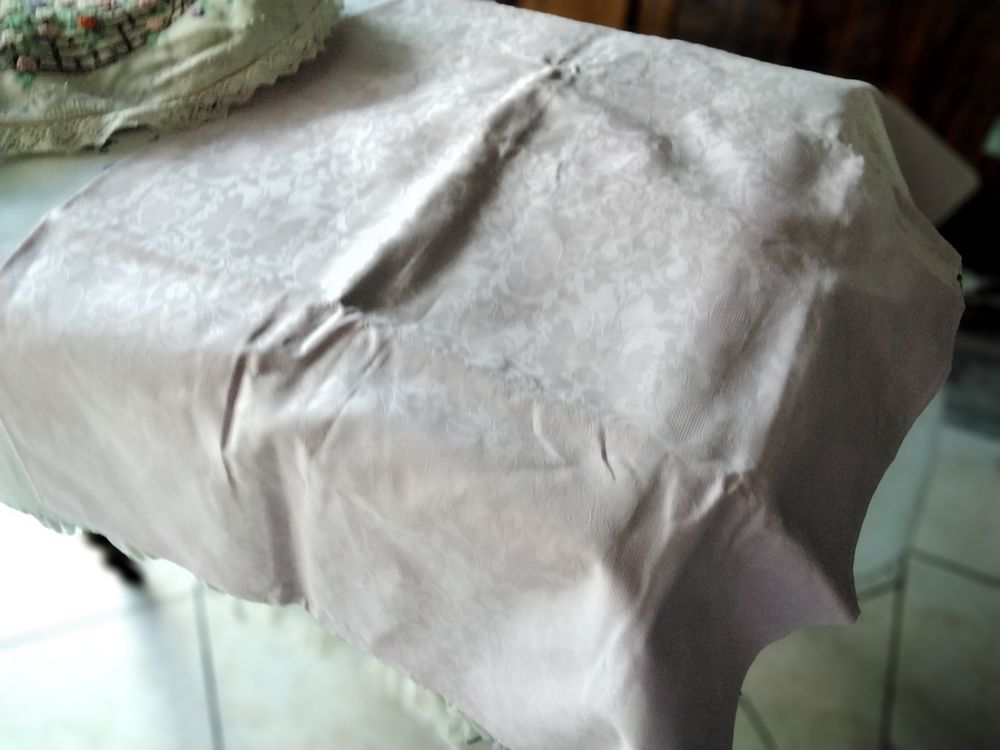 Dessus de lit 1m40 plus coussin brod&eacute; main Décoration