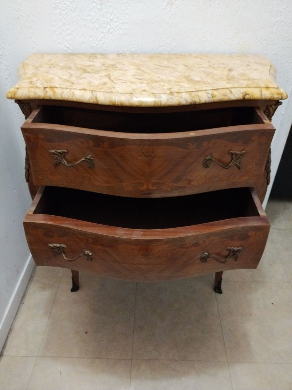 meuble ancien (style Louis xv) en bois
avec tablette en marbre Meubles