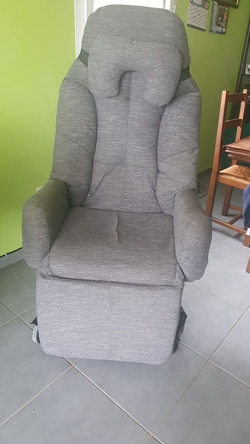 Fauteuil de pousse innov SA &eacute;lectrique ( appareil m&eacute;dical ) Meubles