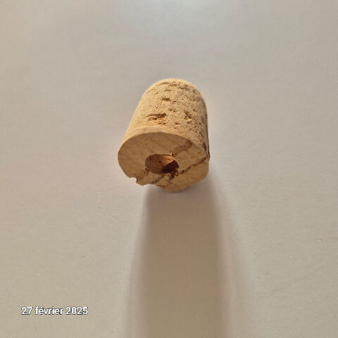 Bouchon en li�ge perc�, avec trou, neuf 1 Saumur (49)
