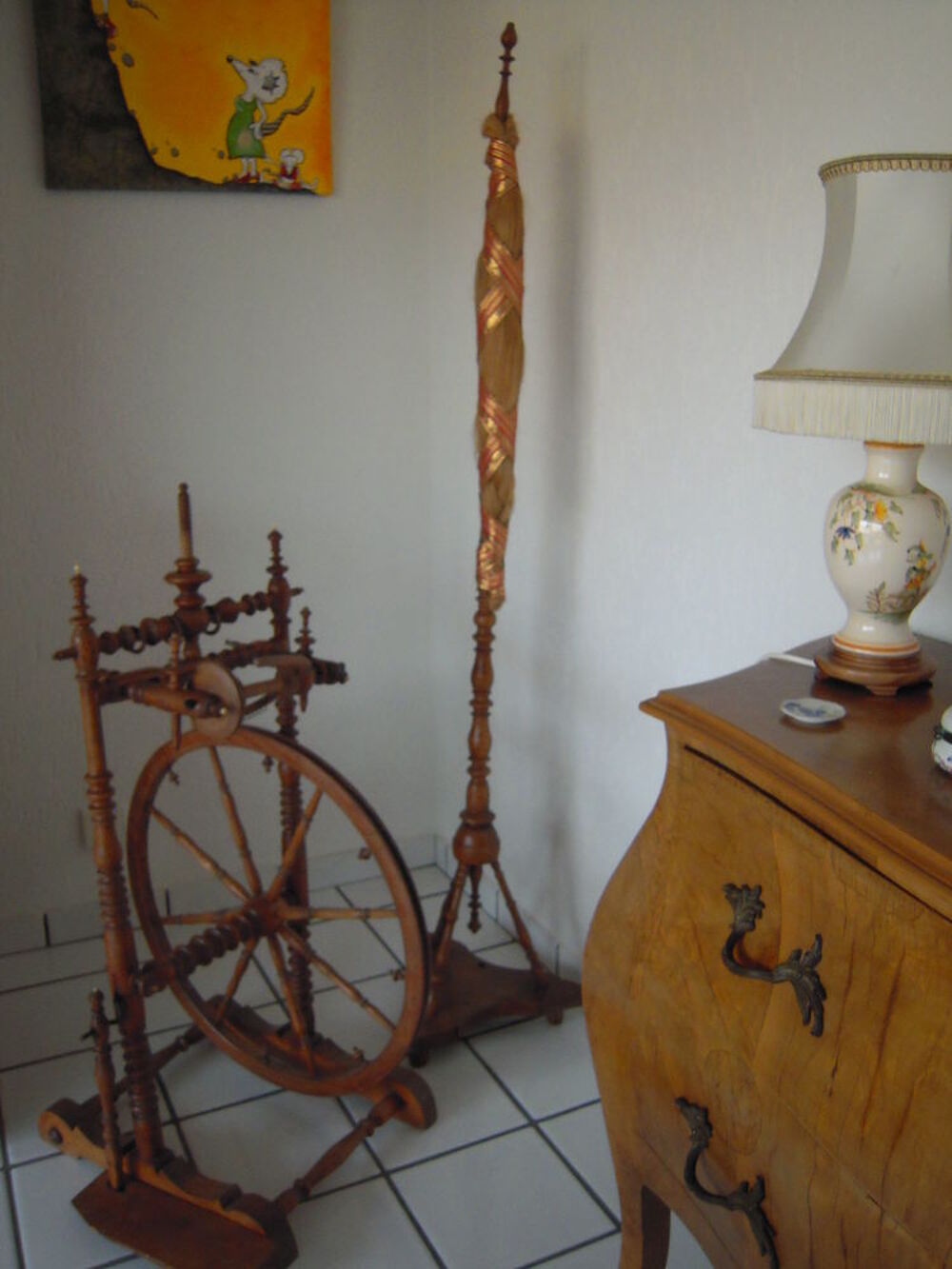 Rouet ancien avec quenouille 