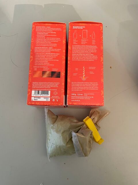 2 boites teinture Khadi noisette 18 Paris 14 (75)