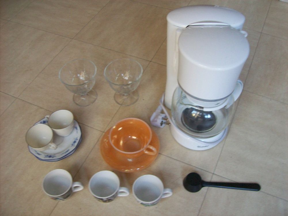 cafeti&egrave;re &eacute;lectrique + tasses + coupes glace Electroménager