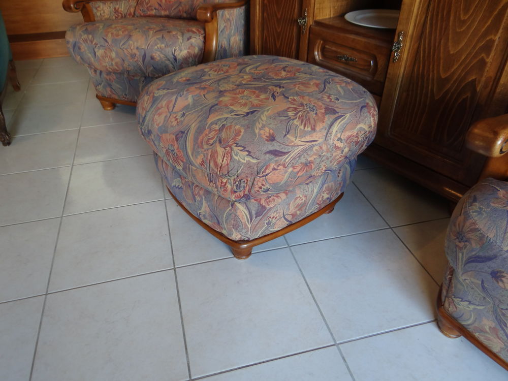 2 Fauteuils et pouf de salon Meubles