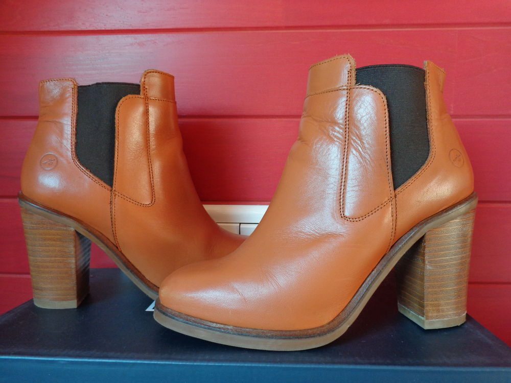 Bottines en croute de cuir bronx. Chaussures
