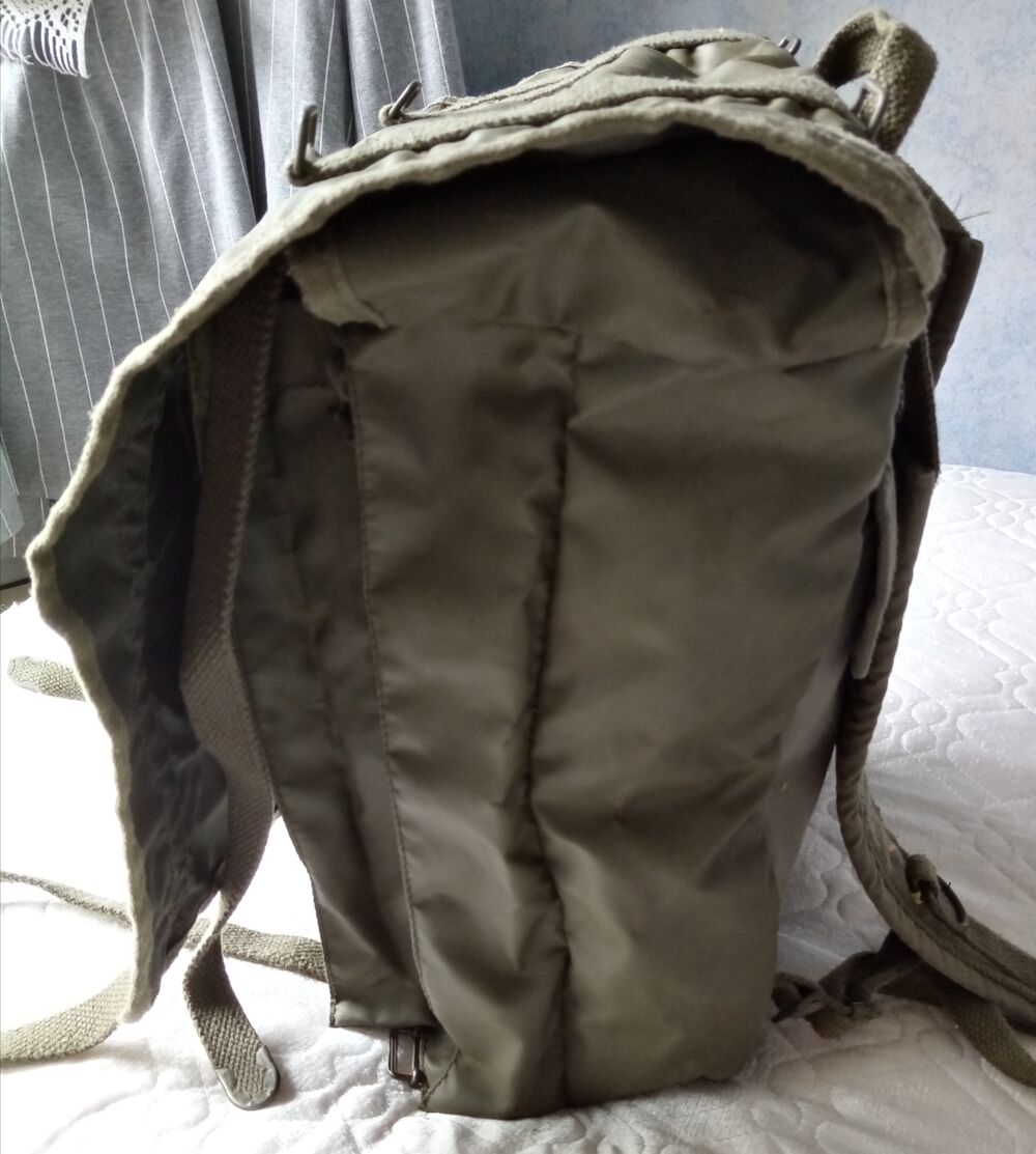 Sac &agrave; dos militaire des ann&eacute;es 70. Sports