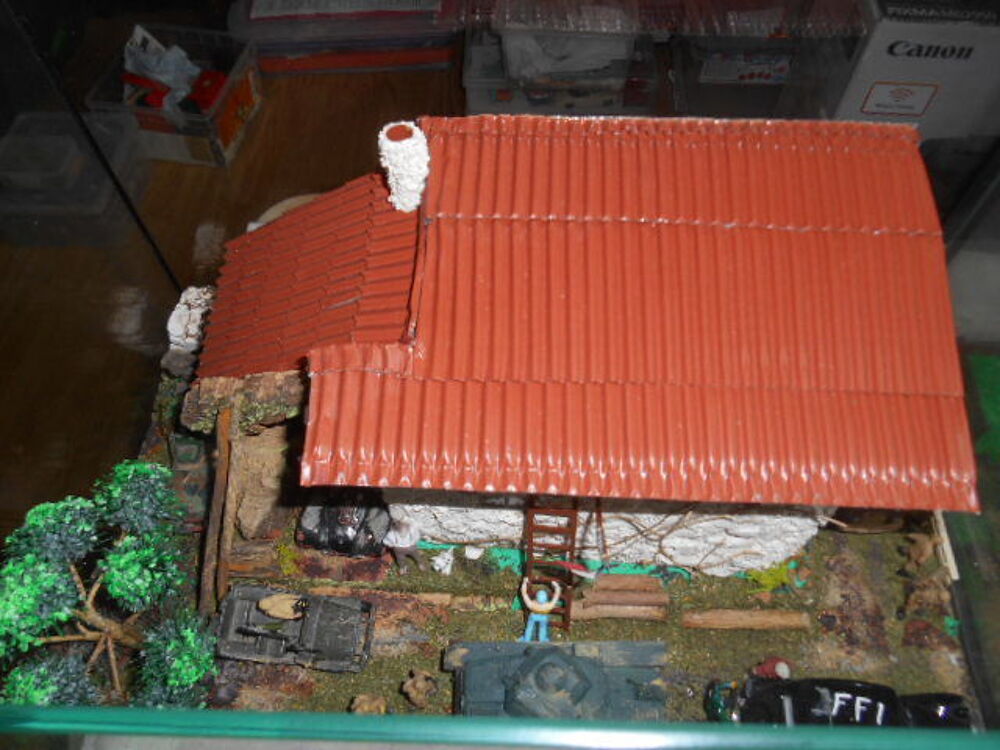deux maquettes repr&eacute;sente sc&egrave;ne de guerre de 39/40 80 