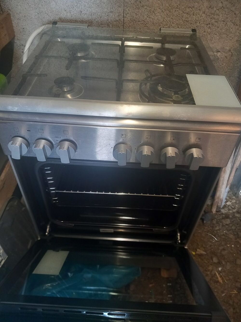 Cuisini&egrave;re &agrave; gaz avec four en acier inoxydable Electroménager