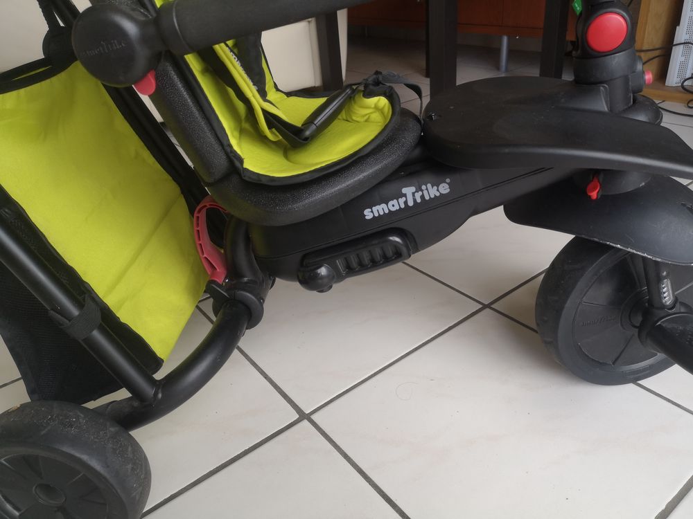 Tricycle &eacute;volutif SmarTrike vert Puériculture