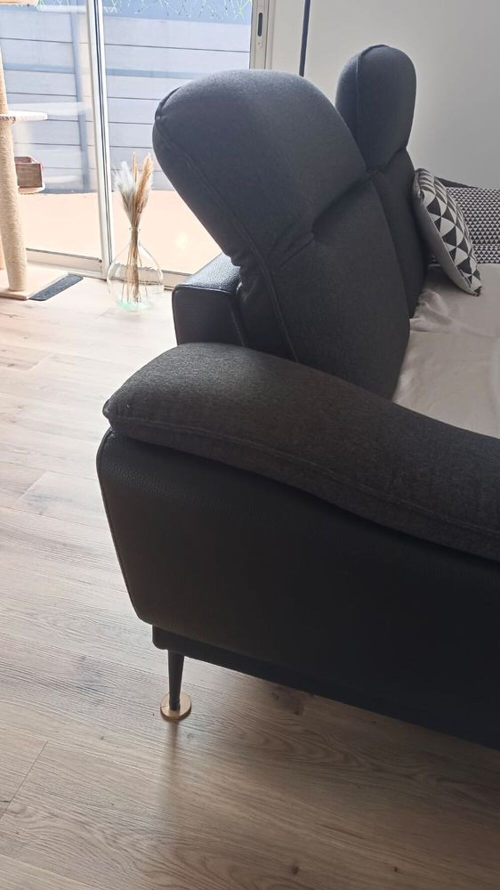 Canap&eacute; 2 places gris avec pouf Meubles