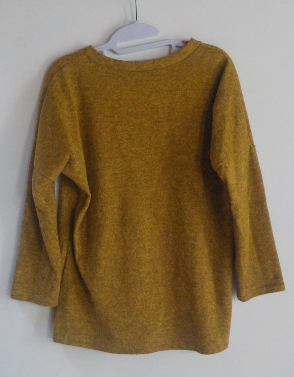 PULL CHIN&eacute; MOUTARDE
Vêtements