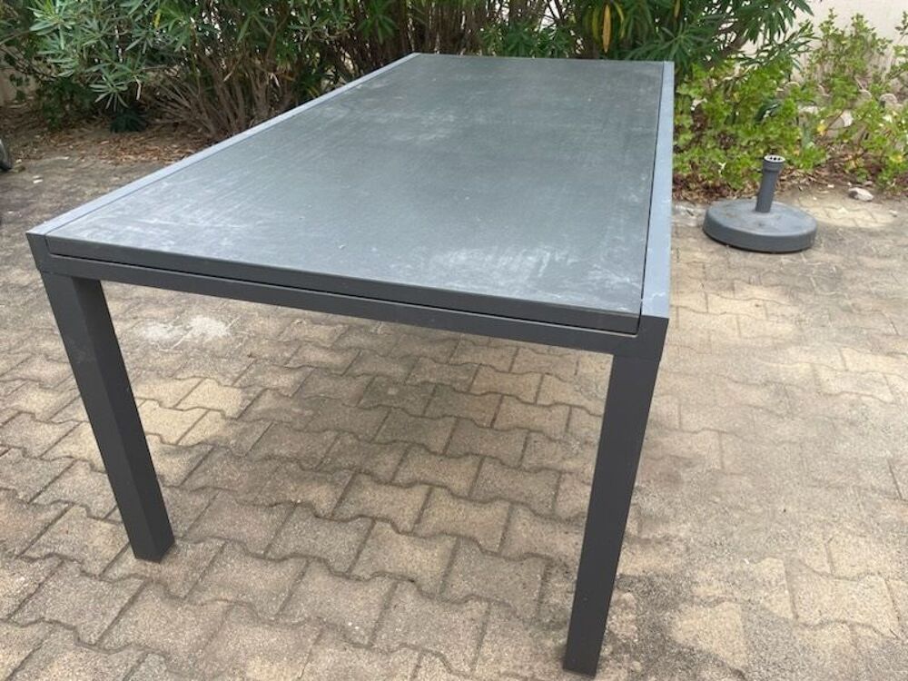 table de jardin + 8 chaises Meubles