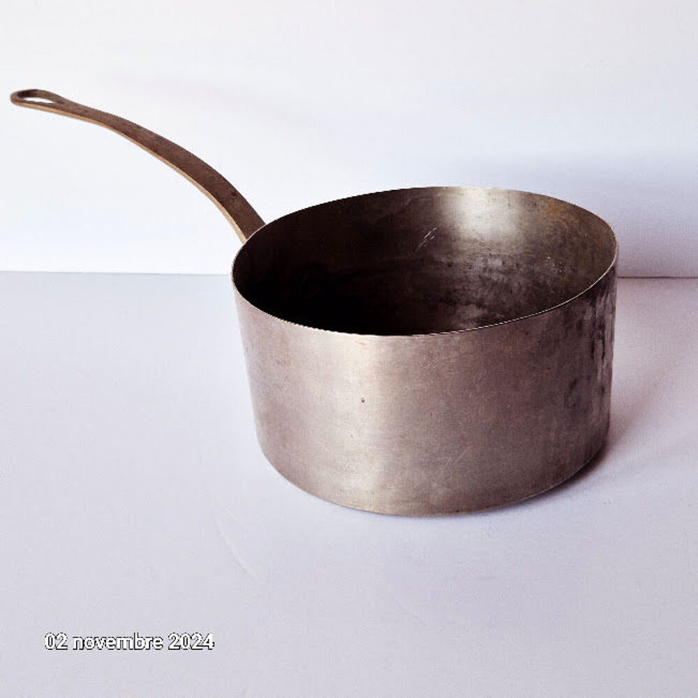 Casserole artisanale vintage en inox pure avec manche en lai Cuisine