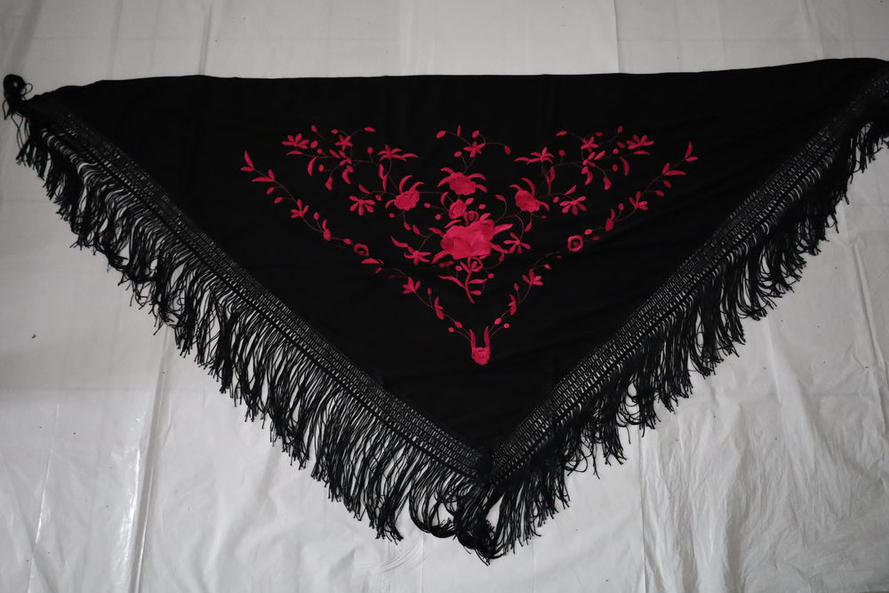 Ch&acirc;le Espagnol Multicouleur Noir et Fushia / Chale ( NEUF ) Vêtements
