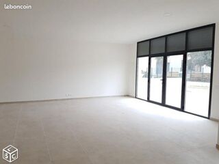 Location Autre Grand local/vitrine dans Golfe de Saint-Tropez La môle
