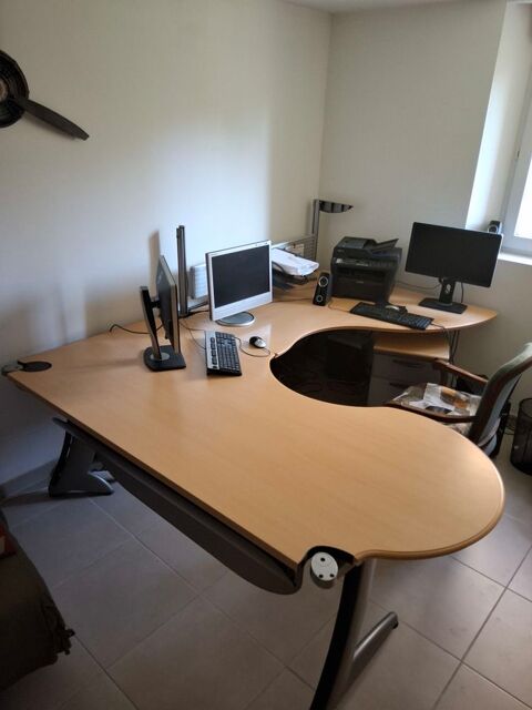 Tr�s beau bureau de professionel. 0 Saint-Ouen-les-Vignes (37)