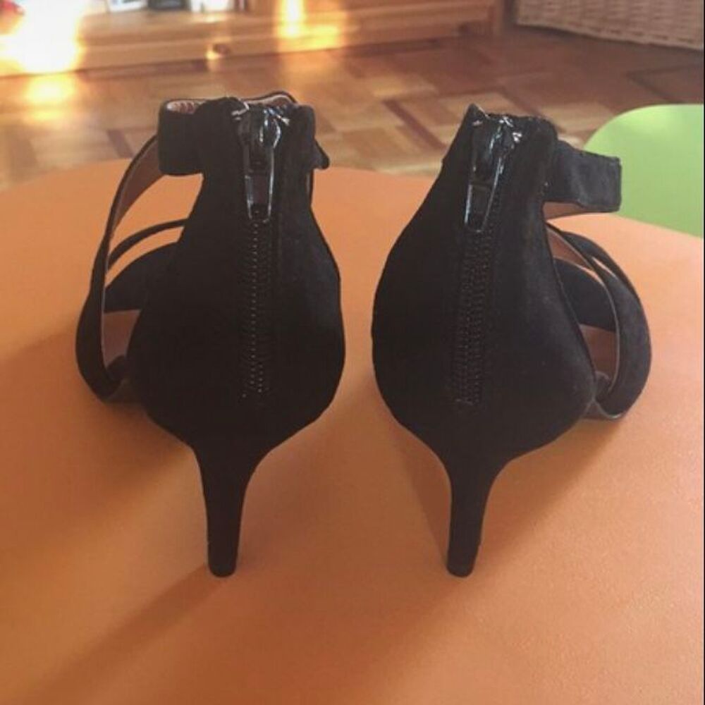 Chaussures &agrave; talons ouvertes noires Chaussures