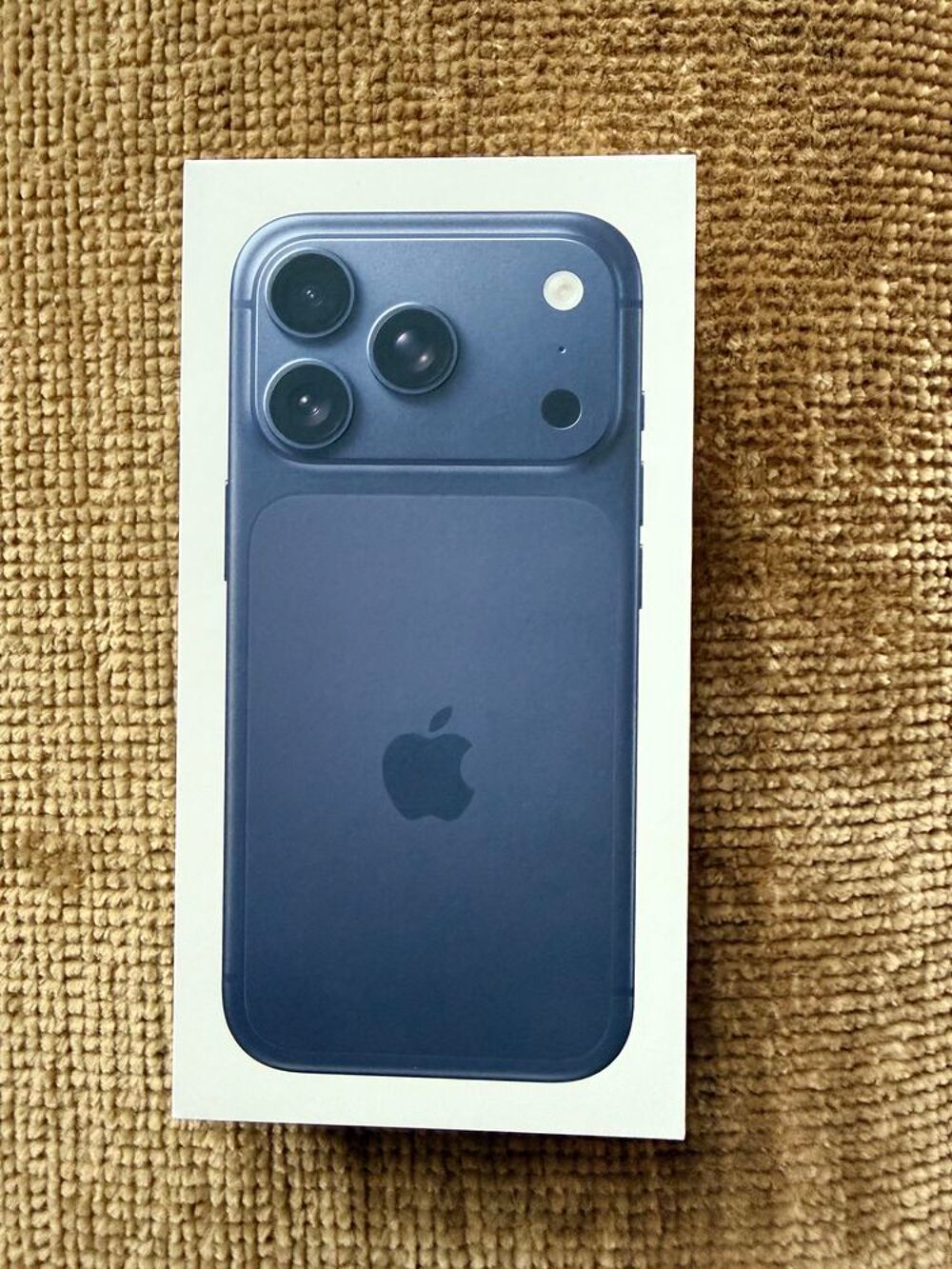 iPhone 17 pro neuf - 256Go - bleu intense - sous scell&eacute; Téléphones et tablettes