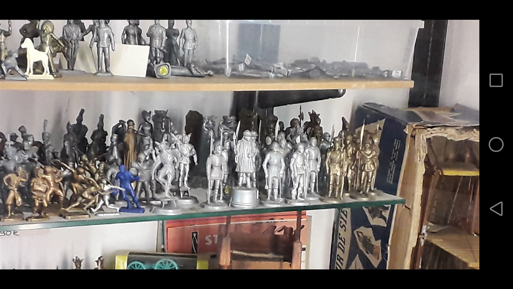 ACHETE LOTS DE FIGURINES MINIATURES Jeux / jouets