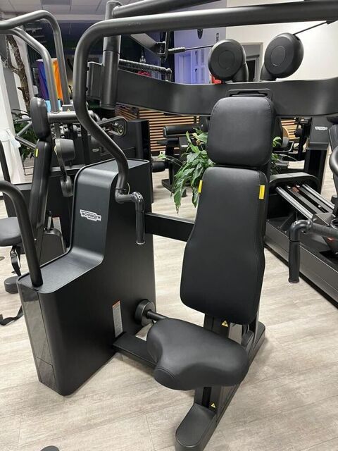 Lot Technogym Biostrength (8 machines) - �tat Neuf 4900 Paris 1 (75)