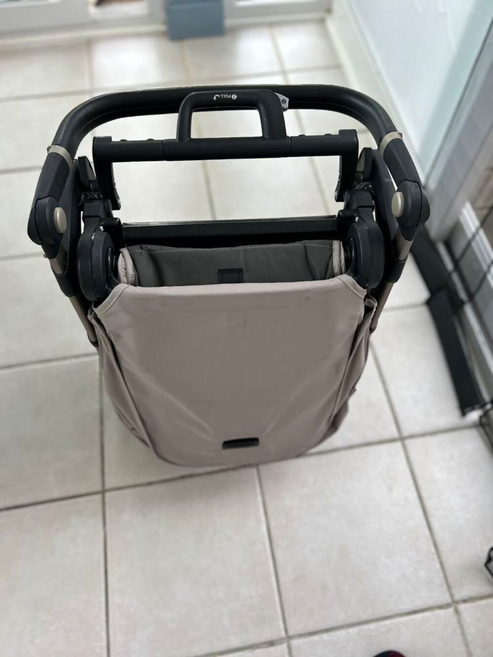 Ensemble poussette si&egrave;ge nacelle cosy Inglesina Electa Puériculture