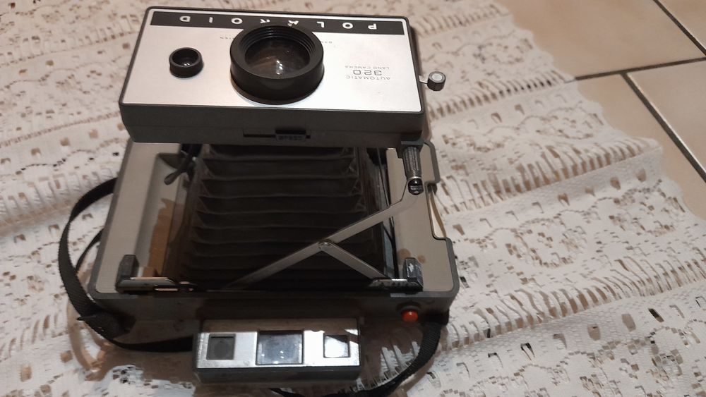 Appareil photo Polaro&iuml;d type 320 des ann&eacute;es 1960 