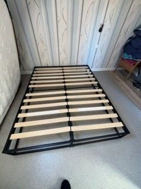 CHAMBRE LIT DOUBLE AVEC MATELAS NEUF 150 Quinssaines (03)