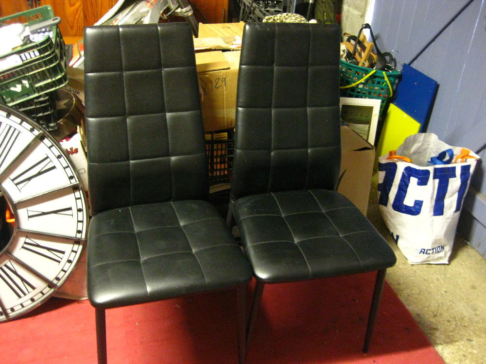 2 chaises noires simili cuir 
dossier haut 
emploi divers Meubles