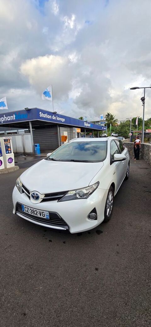 Toyota Auris Touring Sports Hybride 136h Dynamic 2013 occasion Saint-Gilles Les Bains 97434
